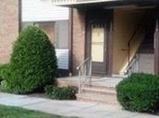 1331 Cricket Ln, Woodbridge, NJ 07095