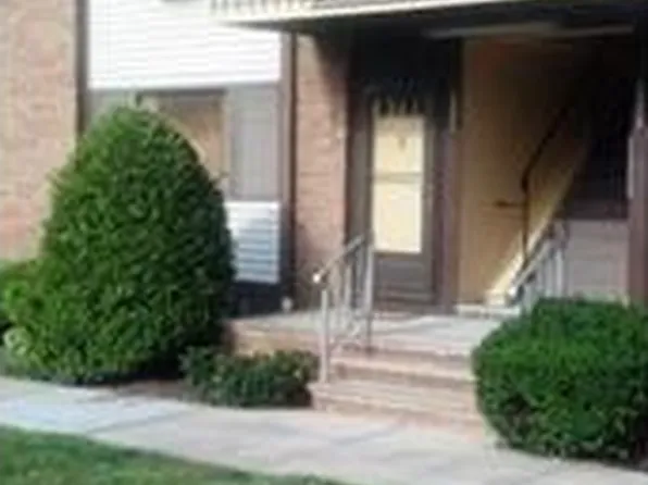 1331 Cricket Ln, Woodbridge, NJ 07095