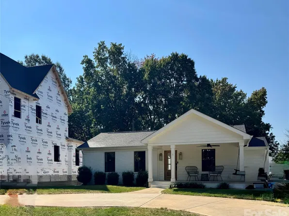 512 Manhasset Rd, Charlotte, NC 28209