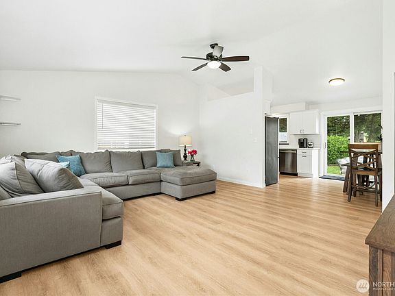 5th image of 13813 52nd Avenue NE