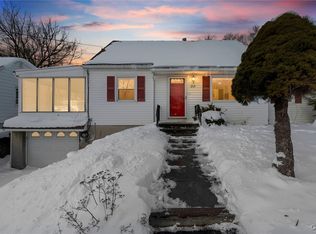 209 Westfall Dr, Syracuse, NY 13219