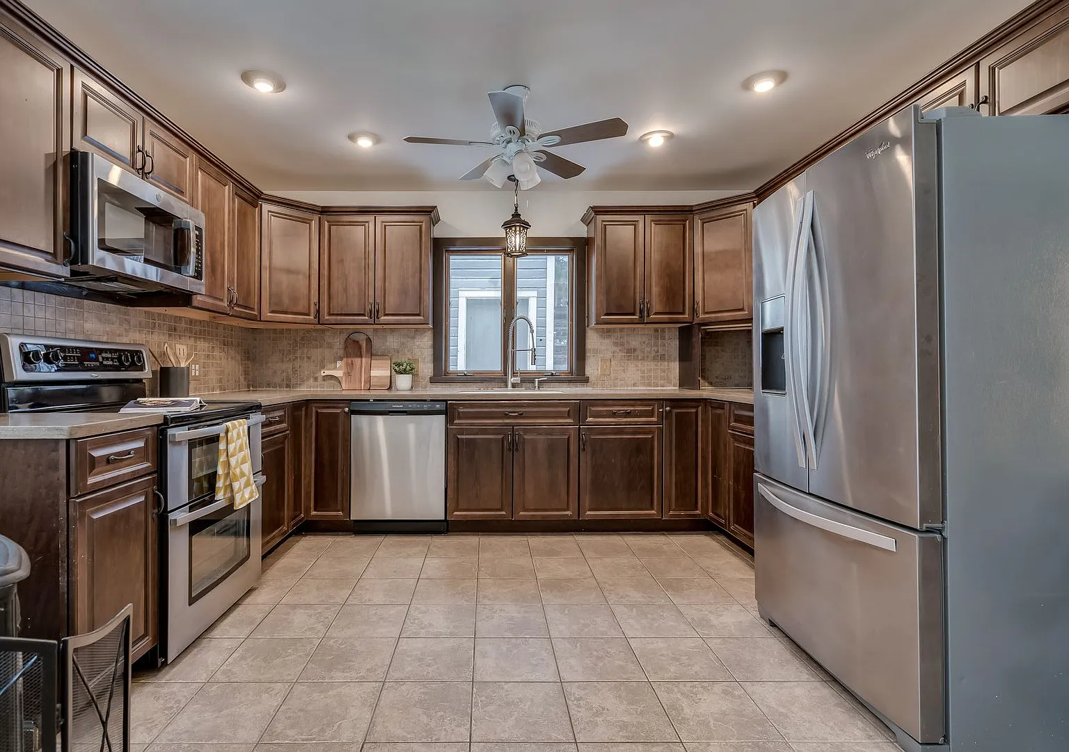 Spacious 4 Bed/ 2 Bath House For Rent With Garage & Fenced In Back Yard, Available SOON! — Photo 1