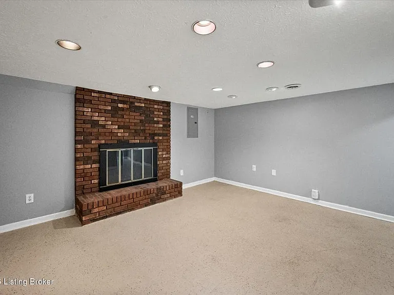 9903 Welshpool Ct — Photo 12
