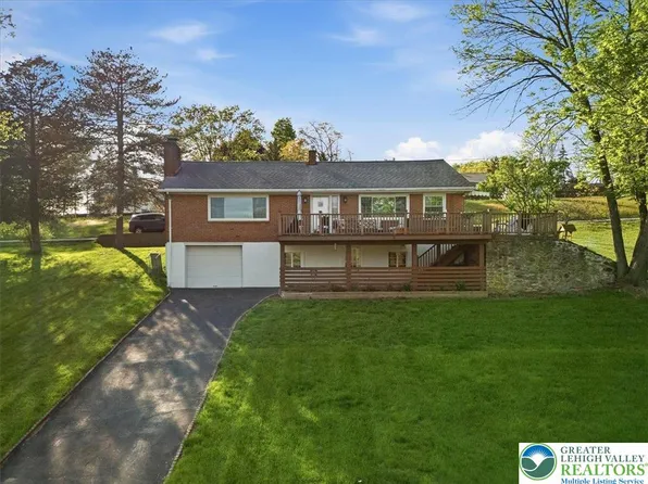 1115 Crestview Dr, Stroudsburg, PA 18360