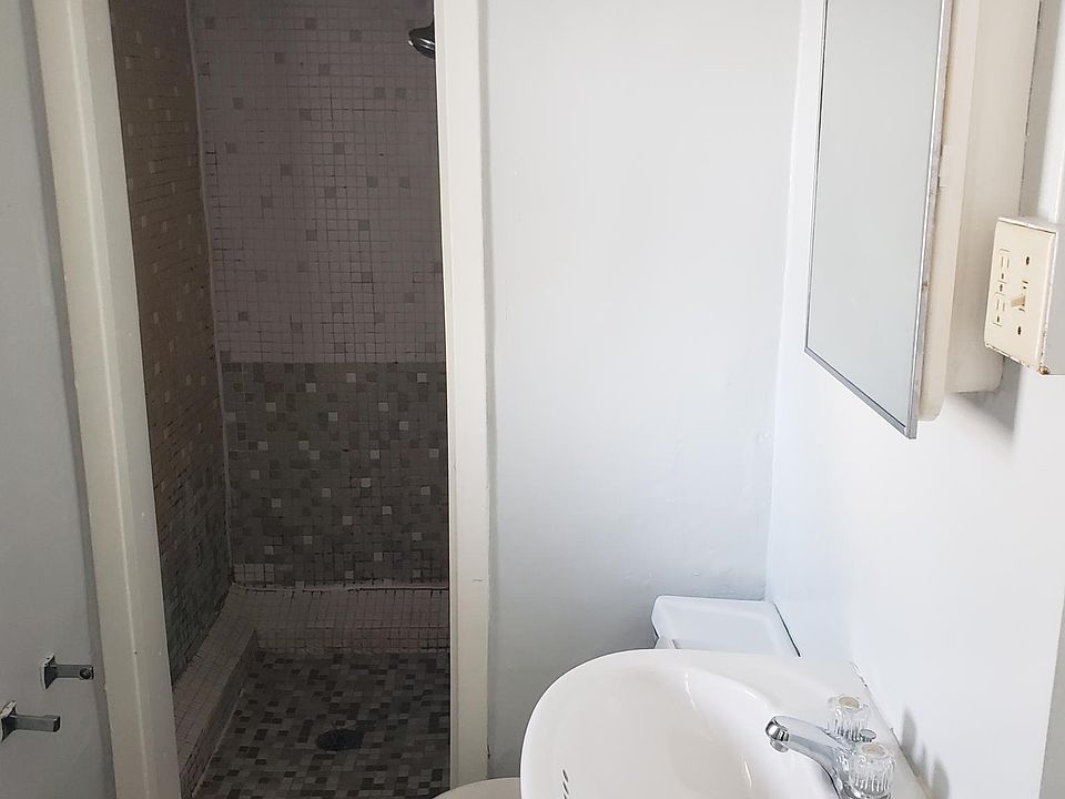 2nd image of 124 W 13th St APT 7
