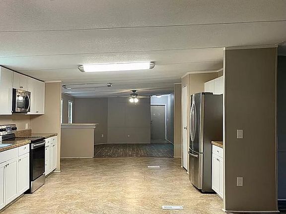 4th image of 406 Windsong Dr