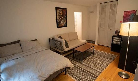 2nd image of 516 W Melrose St APT 303