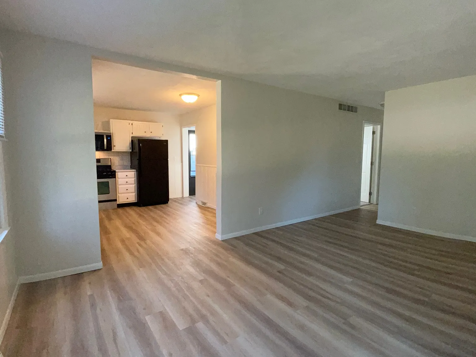 3 bed, 1.5 bath, 1025 sqft, $1,695 — Photo 4