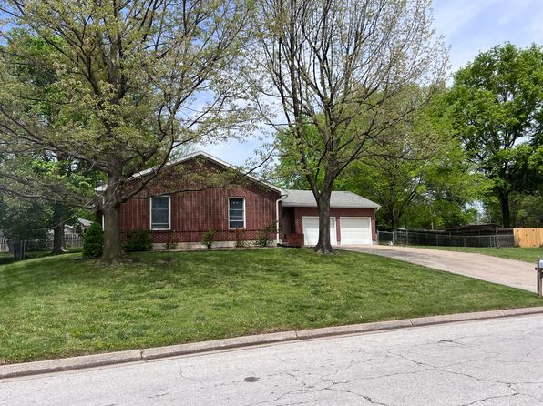 611 N Lake Dr, Marshall, MO 65340