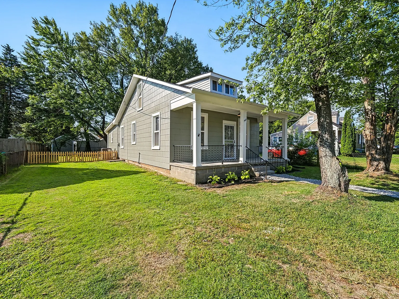 3 bed, 1452 sqft, $2,450 — Photo 2