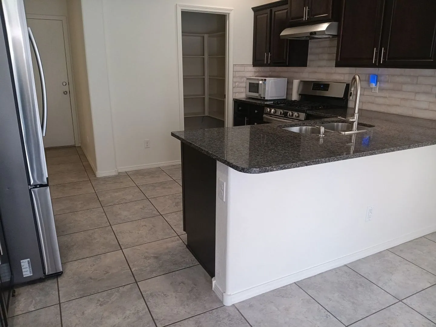3 Bedroom, 2.5 Bathroom Home! Schedule a Showing! — Photo 3