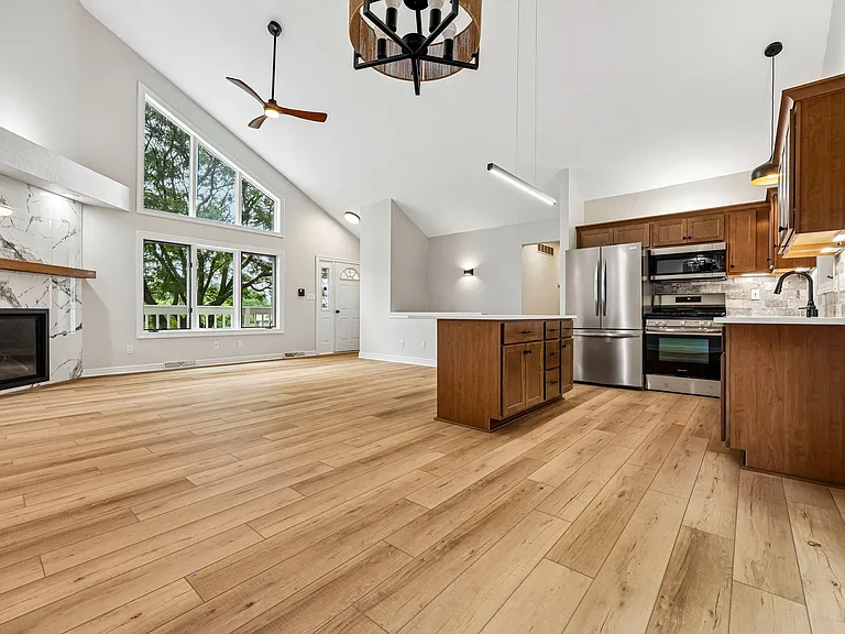11108 W Forest Home Ave — Photo 3