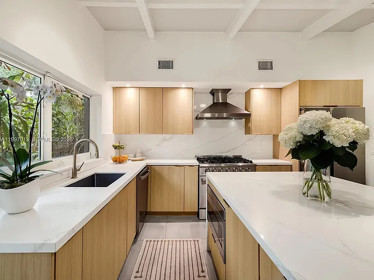 11932 NE 8th Ave — Photo 13