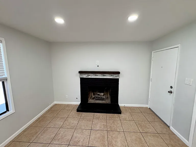 647 W Avenue J8 — Photo 5