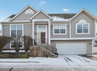 2797 Shelly Ln, Aurora, IL 60504