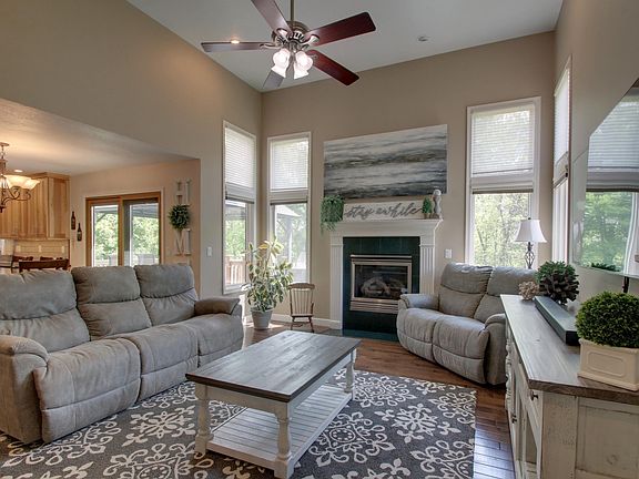 4th image of 2734 Parkwood Dr