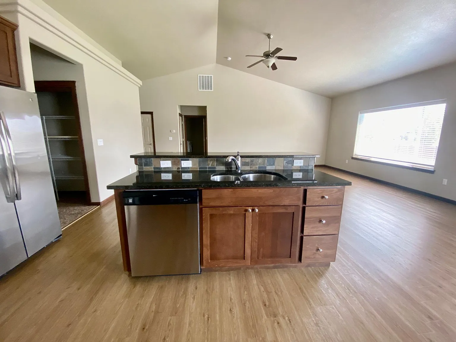 3 bed, 1631 sqft, $2,895 — Photo 4