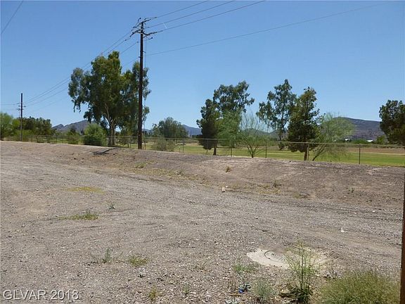 3rd image of 524 Mona Ln