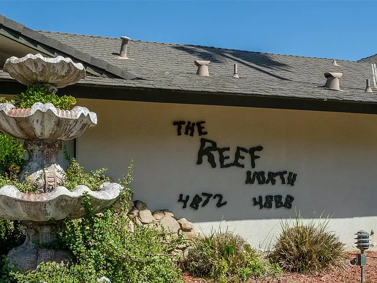 Reef Apartments — Photo 2