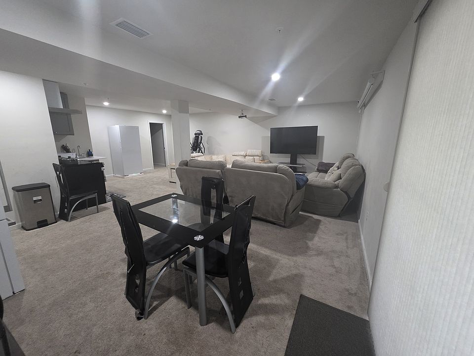 LivingRoom_1 (Dining Area)