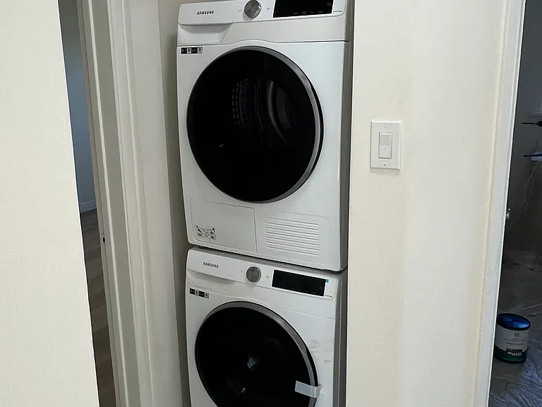 San Vicente Apartments — Photo 10