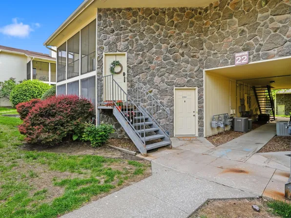 2201 Park De Ville Pl, Columbia, MO 65203