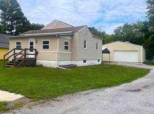 708 S State St, Christopher, IL 62822