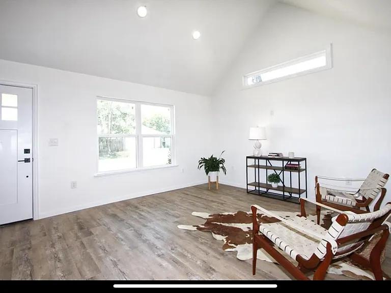821 Hale St — Photo 11