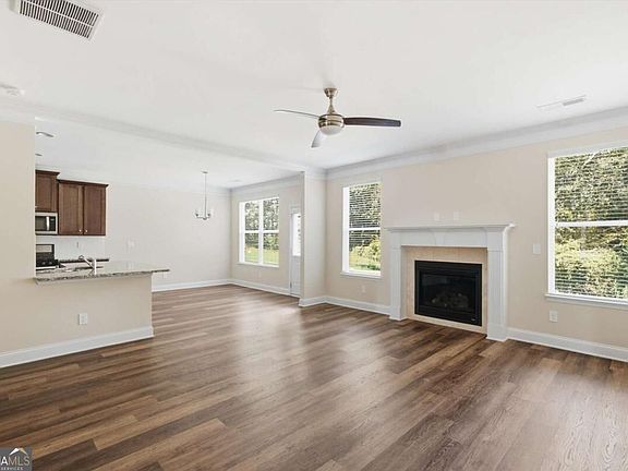 5th image of 564 Sprayberry Dr