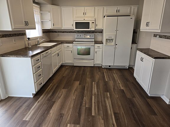 Kitchen, Fridge, Microwave, Stovetop, oven, Dishwasher