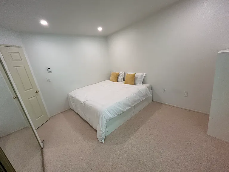 1270 Bellevue Way NE #4 — Photo 8