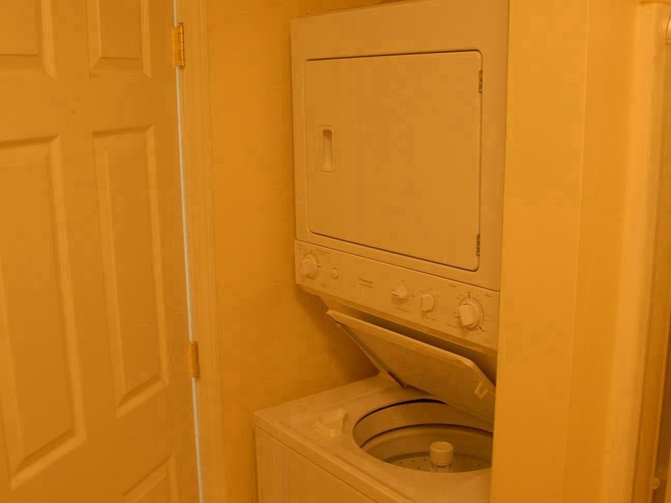 2nd image of 36 Essex Rd APT 23