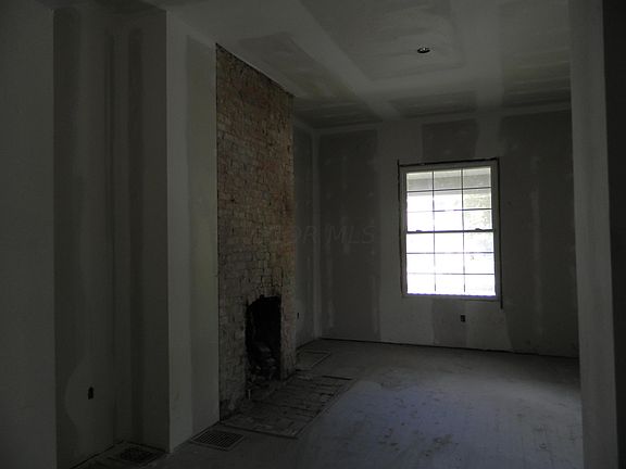 3rd image of 525 Saint Clair Ave