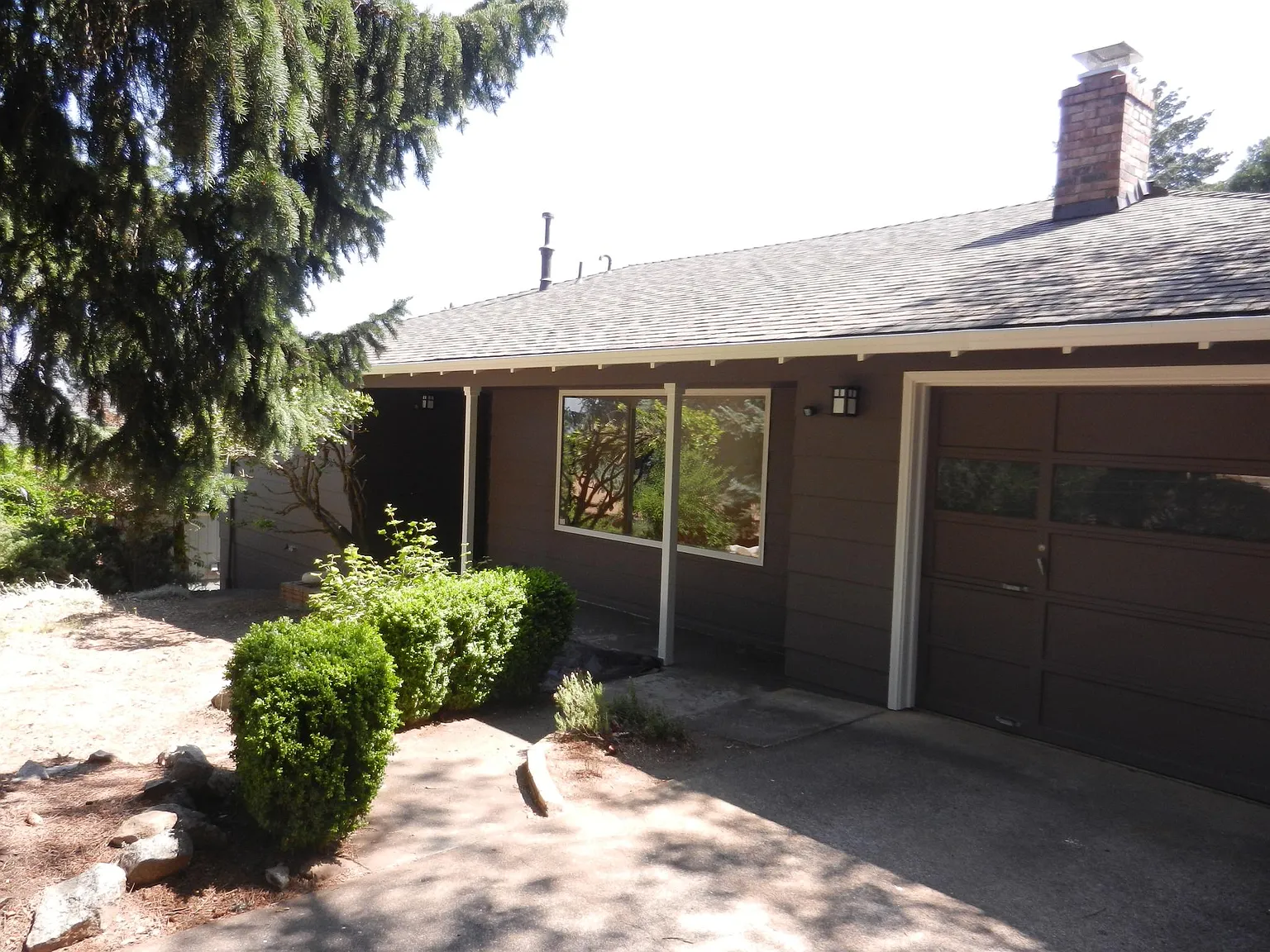 2 bed, 1.5 bath, 1748 sqft, $2,050 — Photo 1