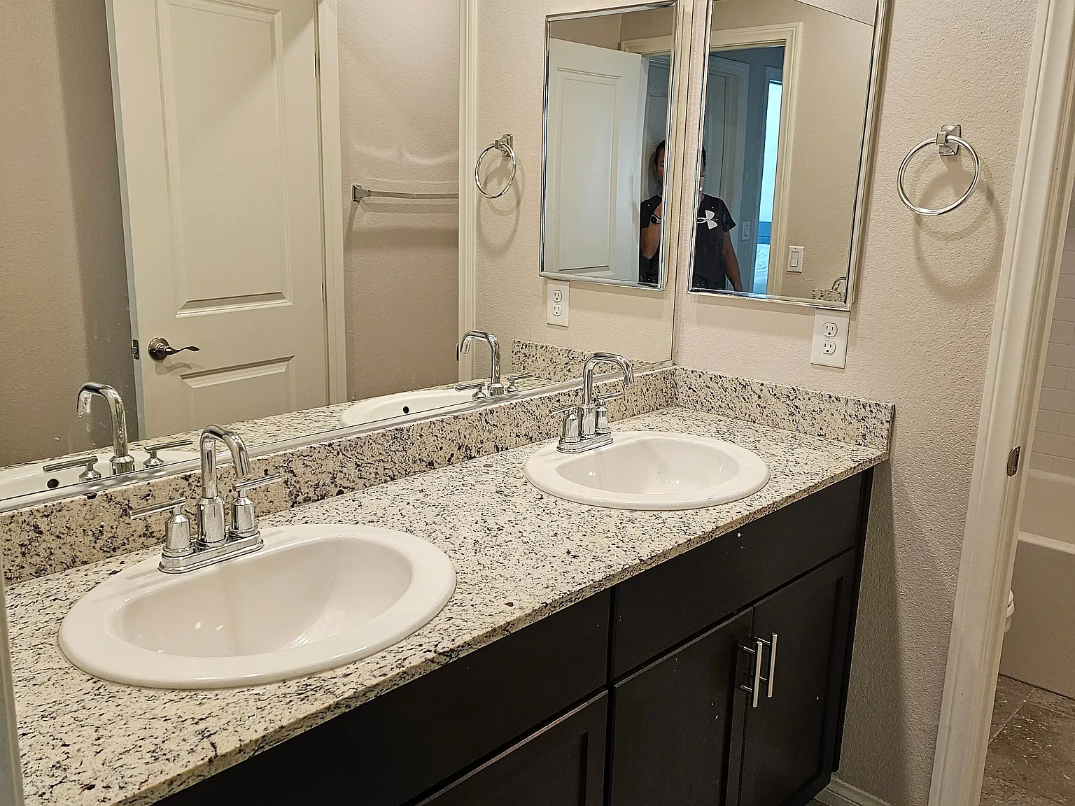 5 bed, 3000 sqft, $700 — Photo 4