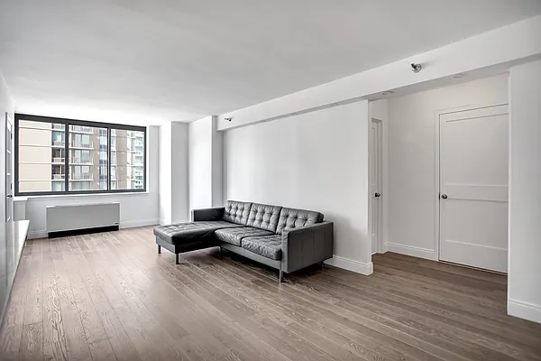 Rented by Luminous Realty | media 16