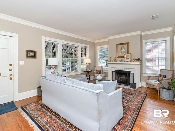 5th image of 128 Silverwood St