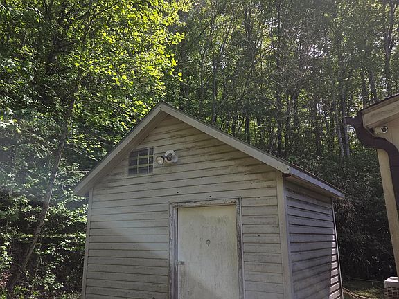 3rd image of 128 Freeman Rd