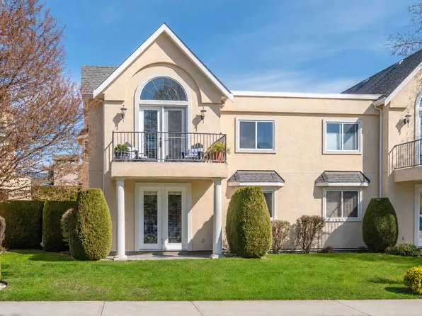 1065 Churchill Ave #102, Penticton, BC V2A 9A7