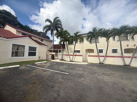 3rd image of 1004 San Remo Cir