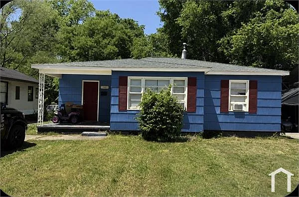 4 bed, 1200 sqft, $1,500 — Photo 1