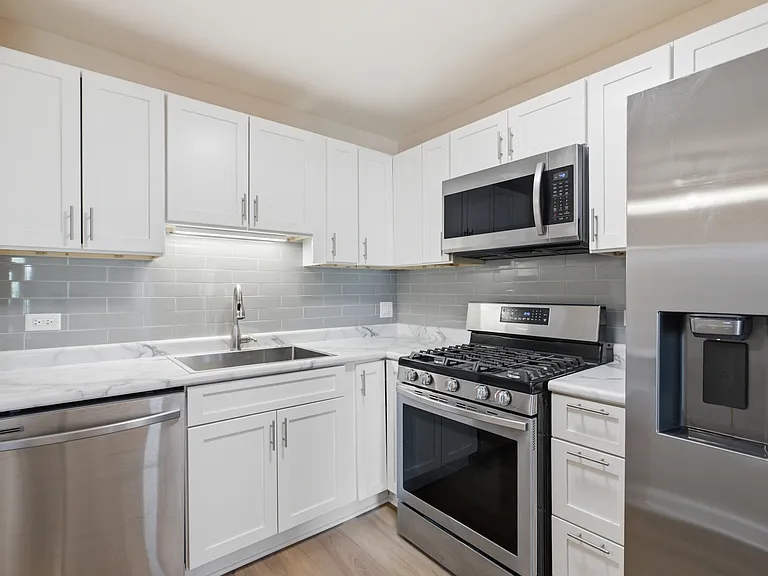 3511 N Central Rd #302 — Photo 3