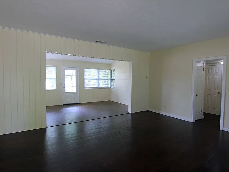 1433 Cardinal Rd — Photo 5