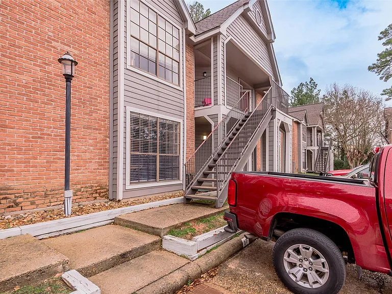 2402 Sycamore Ave #D8 — Photo 3