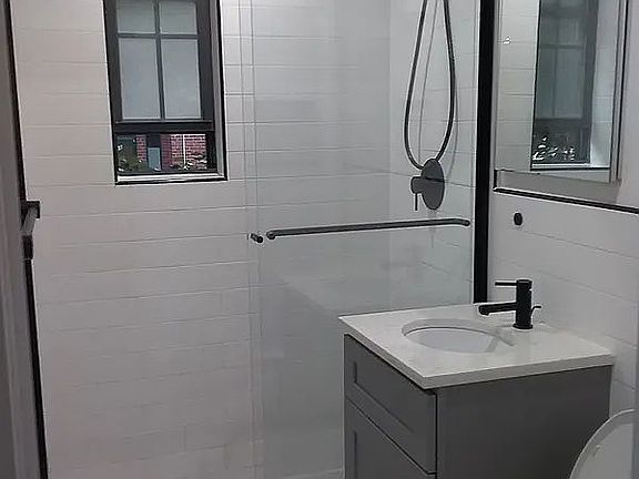 4th image of 210 W 150th St APT 3D