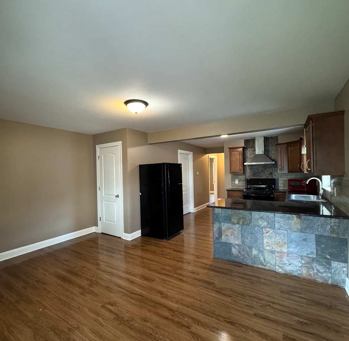 2 bed, $1,350 — Photo 3