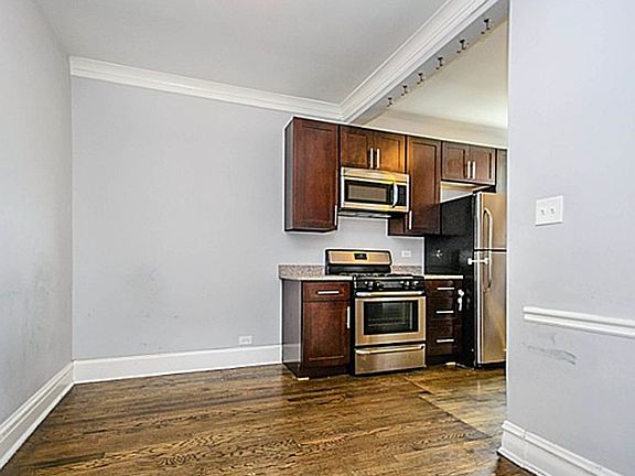 2nd image of 1451 W Balmoral Ave APT 1N
