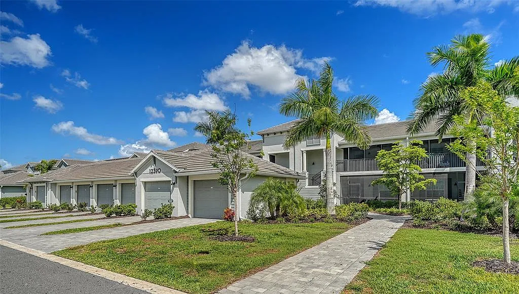 2 bed, 2.0 bath, 1355 sqft, $3,400 — Photo 2