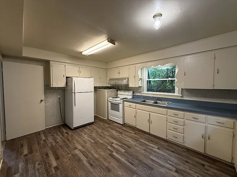 503 Pratt St — Photo 11