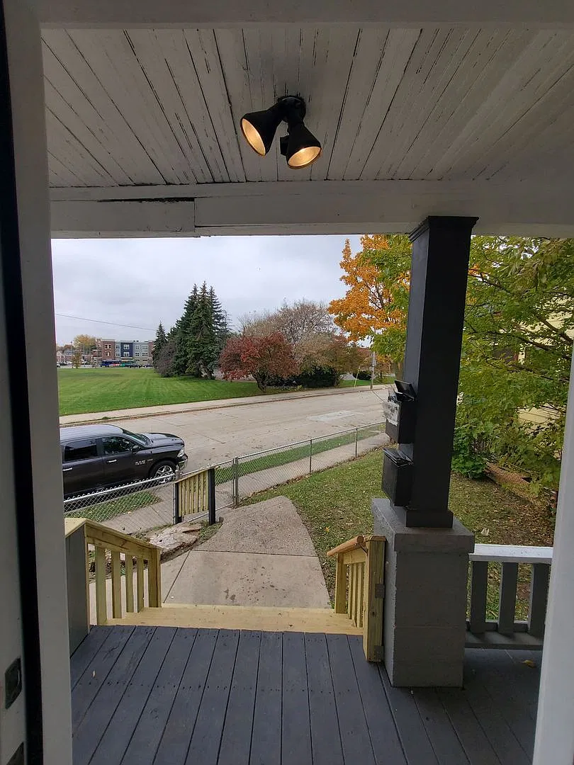 1322-1322A W Hopkins St. - Duplex — Photo 3